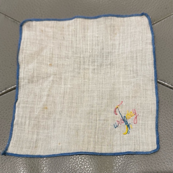 Set of 3 Vintage Child’s Handkerchiefs - Picture 4 of 6